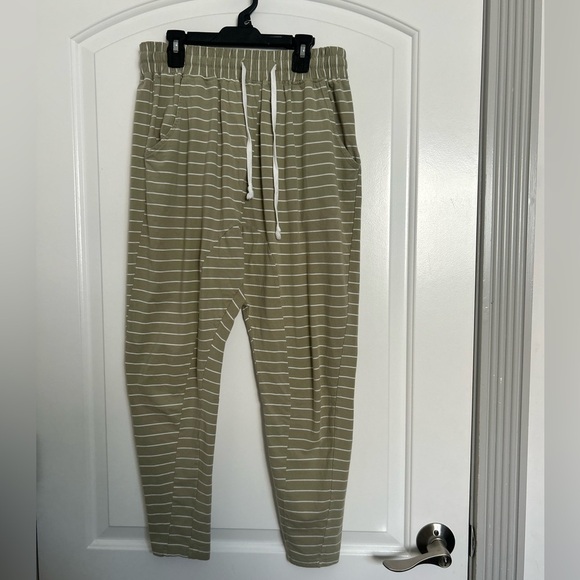 Sarah's Day x White Fox Active Green Striped Jogger Pants Size Medium - Picture 1 of 11